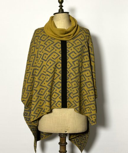 PONCHO Y CUELLO GRECA